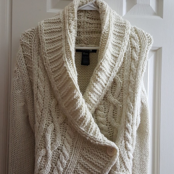 ** Sweater** - Picture 2 of 7